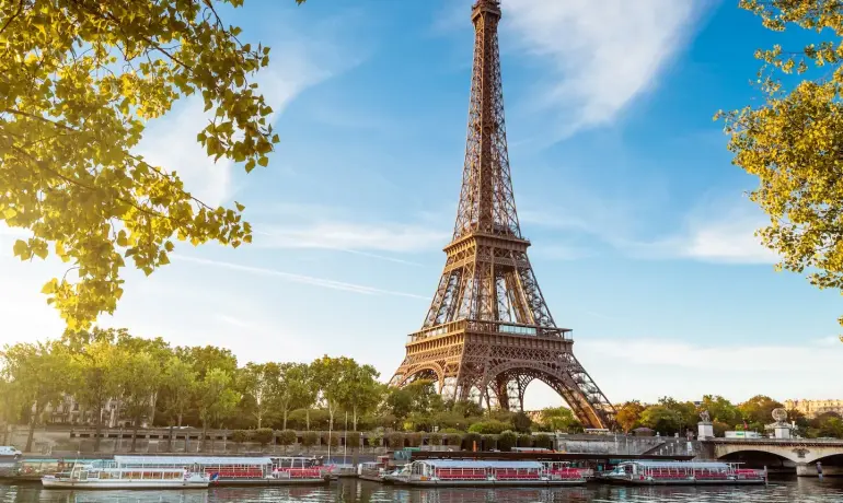 5 Days Tour in Paris, Versailles and Disneyland