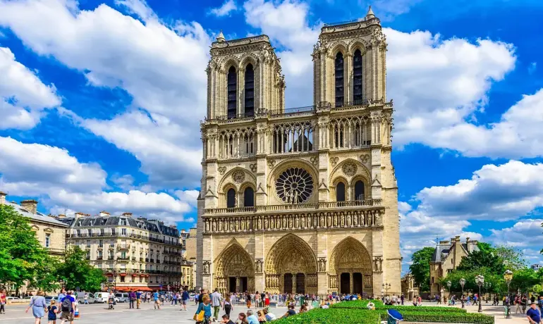 5 Days Tour in Paris, Versailles and Disneyland